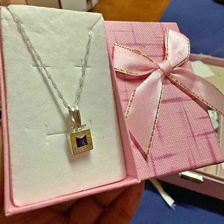 Cadenita + dije plata y oro viene con la cajita