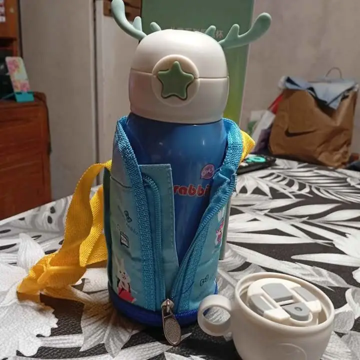 Botella termica infantil con estuche termico y doble pico