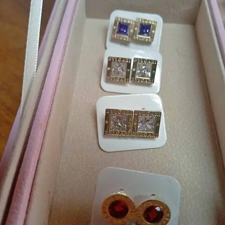 Aritos oro y plata