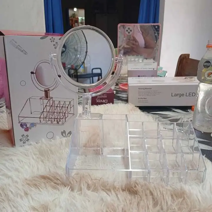 Organzado de maquillaje $14.000y espejo $15.000