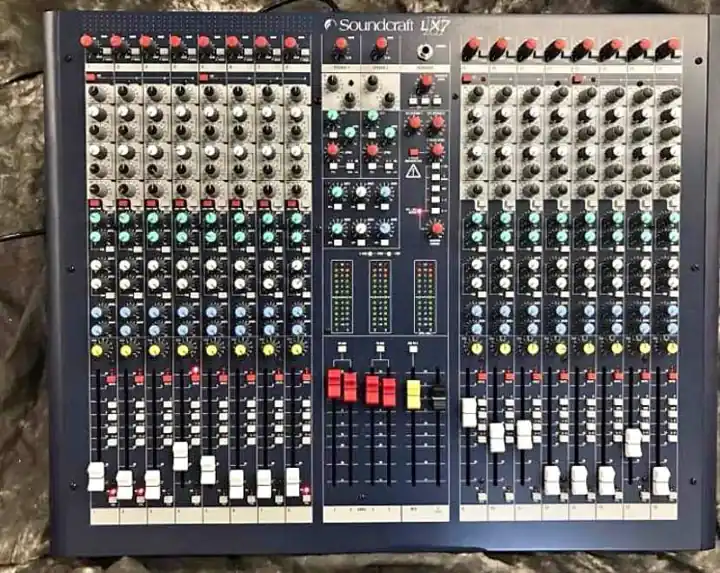 Consola profesional se vende urgente