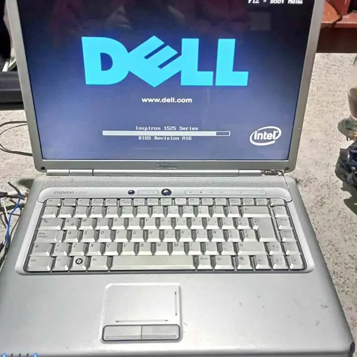 Dell Inspiron 1525 para reparar o repuestos