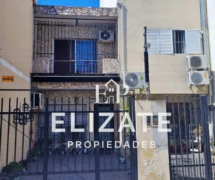 Hermoso PH Dúplex de 3 Ambientes con Cochera y Patio – Excelente Ubicación