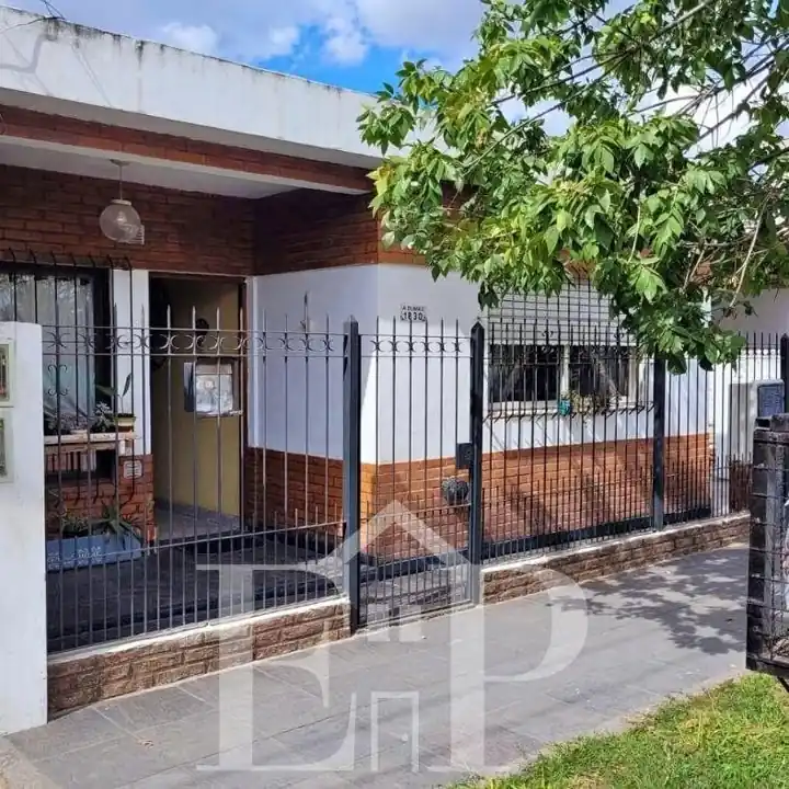 Venta de 2 casas en merlo sobre lote de 10X31