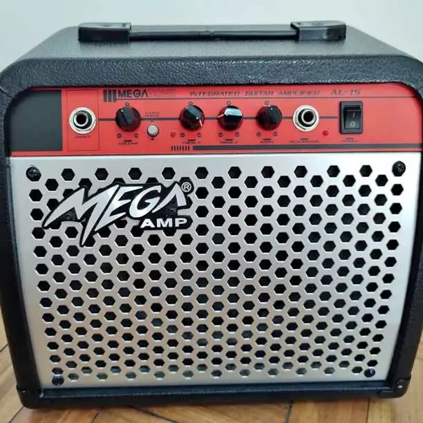 Liquido equipo Ampli de guitarra - 15w mega 2 canales - impecable - suena hermoso y fuerte