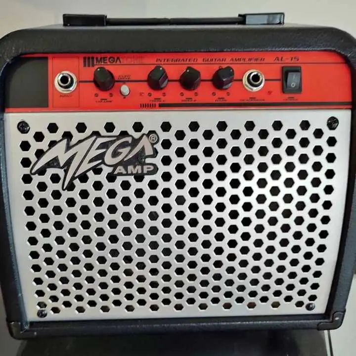 Amplificador p/guitarra electrica - MEGA DE15w - tira muy fuerte - preciosos sonido