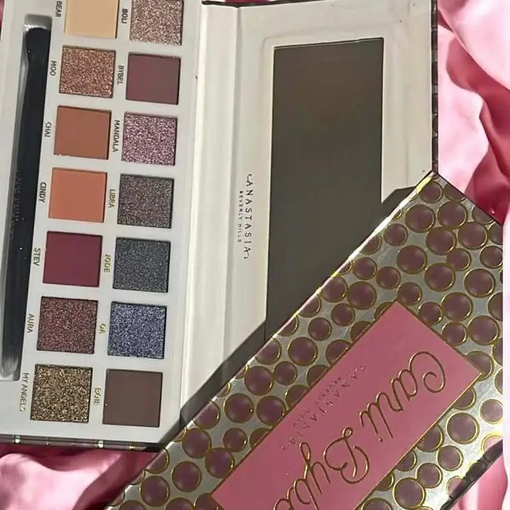Box ! Paleta de Anastacia + rubor Dior 999 + labial gloss kiko ! Envíos o entregas personales