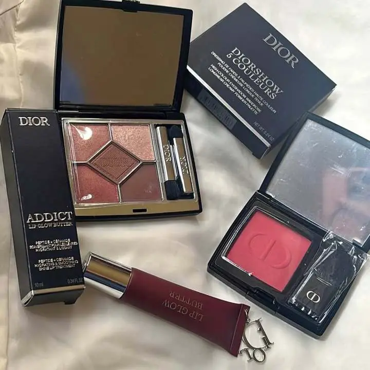 Paleta de sombra + paleta de rubor 999+ gloss addict