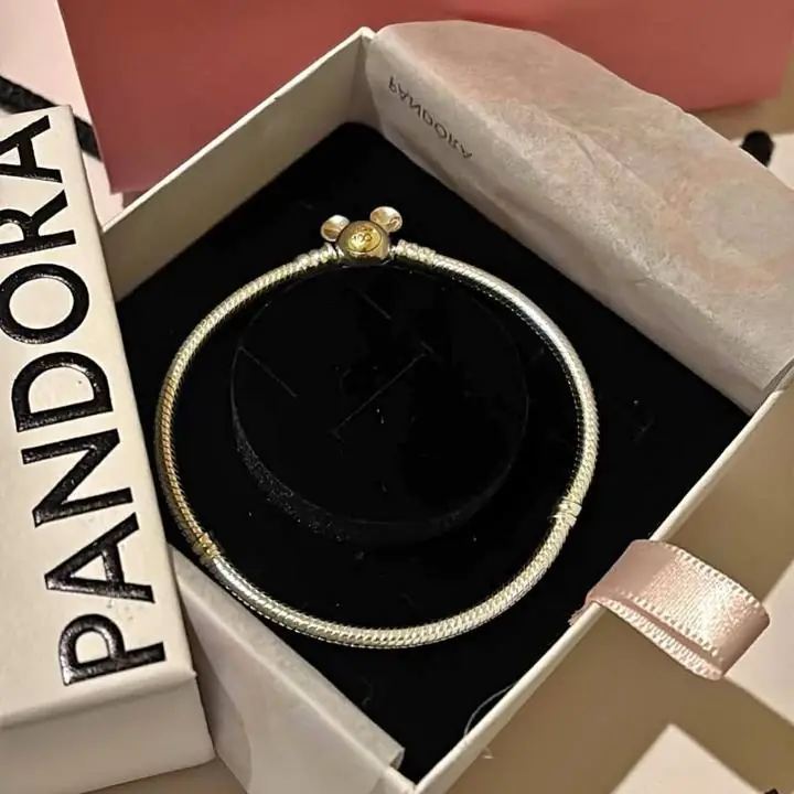Pulsera de Mickey 100 años 18 cm sin uso nueva tal cual la foto ! A estrenar ideal para regalar!