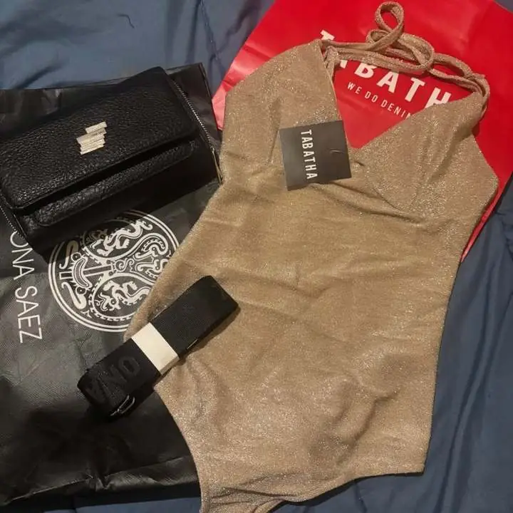 Cartera original bandolera con tira desmontable ona Sáez + body de regalo tabhata