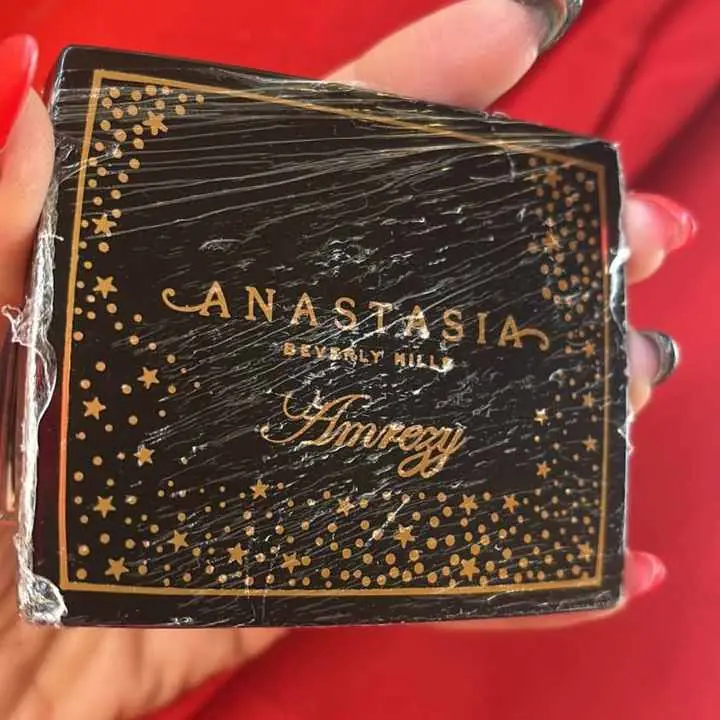 Paleta de iluminador de Anastacia