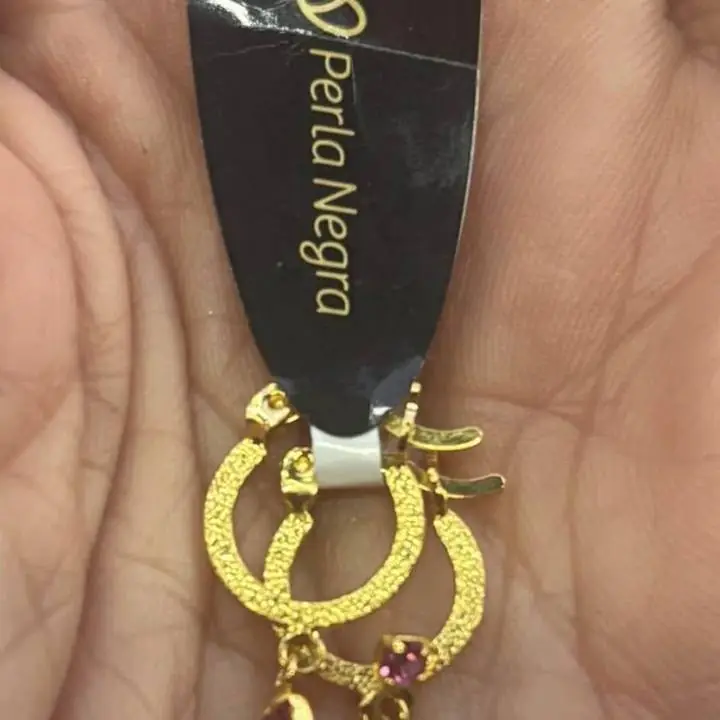 Aritos con piedra rosa perla negra oro 14