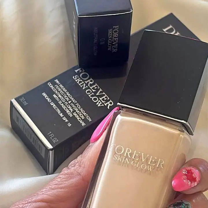 Última base Forever glow tono n0 claro