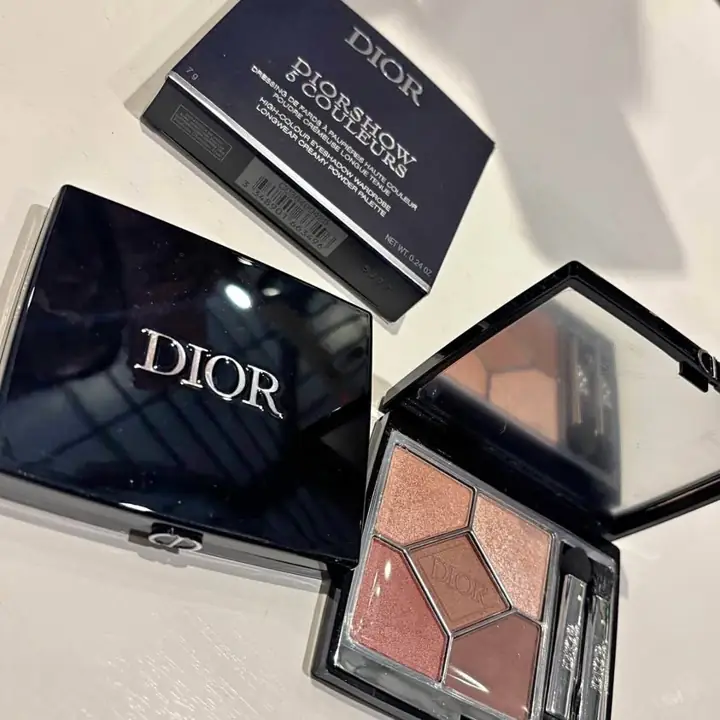 Paleta de sombras + rubor + un gloss envíos o entregas personales único kit