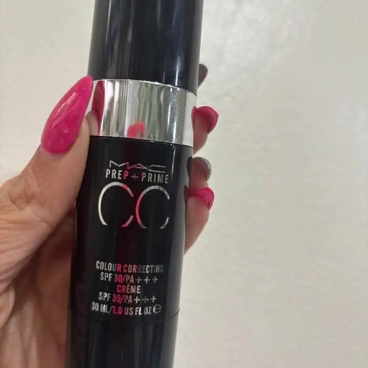 Corrector retráctil sistema rol ! Súper cubritivo e elimina las impurezas y bolsas de los ojos