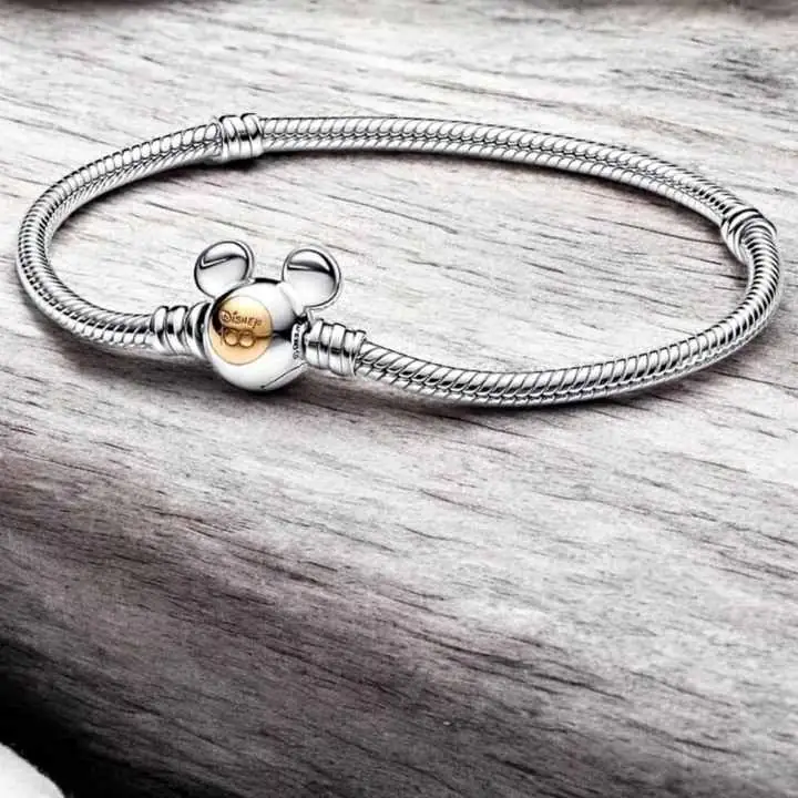 Pulsera Mickey 100 año Disney+ charm Minnie sin uso a estrenar en su estuche ideal para regalar