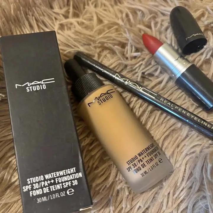 Box completo ! Base mate vidrio water write+ delineador fibra indeleble + labial mate barra
