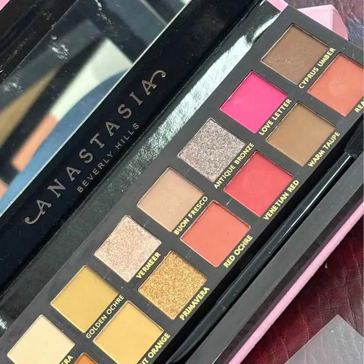 Paleta profesional de Anastacia a elección + labial Chanel Rouge coco a elección!