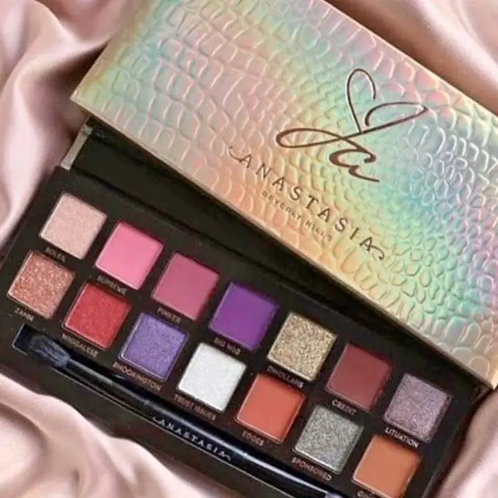 Paletas de Anastacia + Rimel Sheglam pelo x pelo + Serun de pestañas