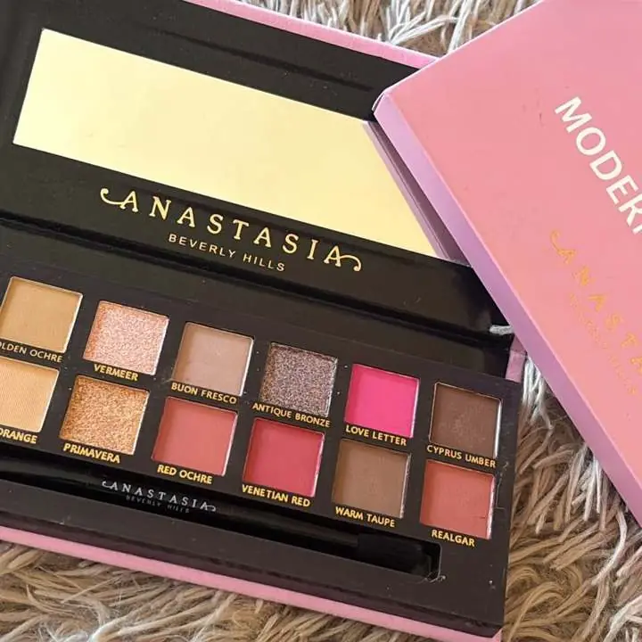 Paleta de Anastacia + rubor de Laurent y delineador fibra indeleble Mac !