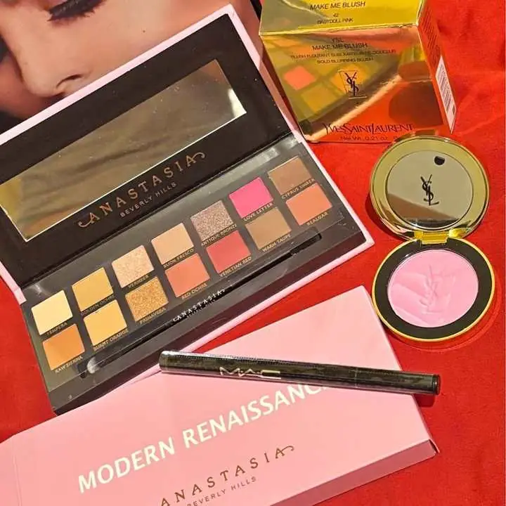 Paleta norvina + rubor 42 laurent + delineador fibra indeleble Mac !