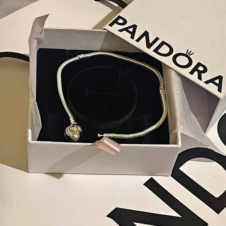 Pulsera tamaño 18 sin uso a estrenar ideal para regalar viene tal cual la foto!