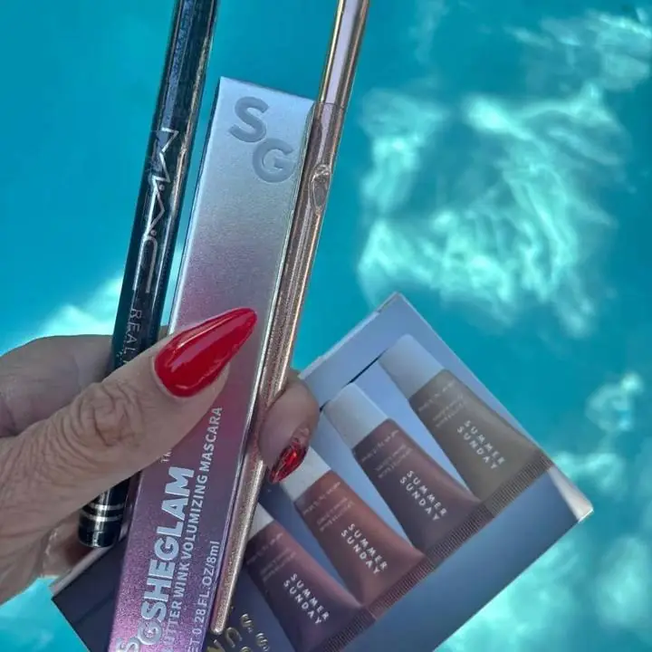 Caja de gloss 4 unidad + delineador fibra indeleble + Rimel Sheglam alarga y da volumen 7d + brocha