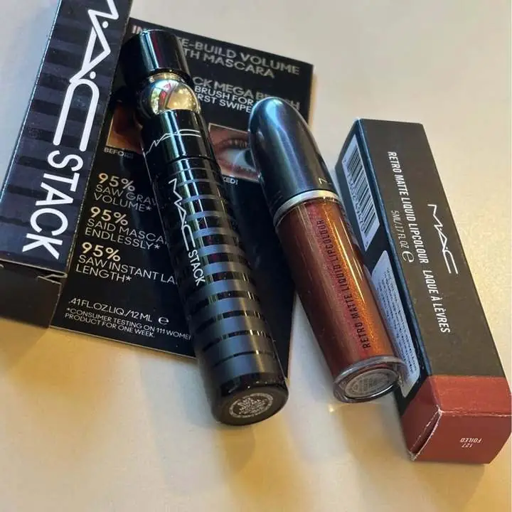Rimel stack + labial mate indeleble !