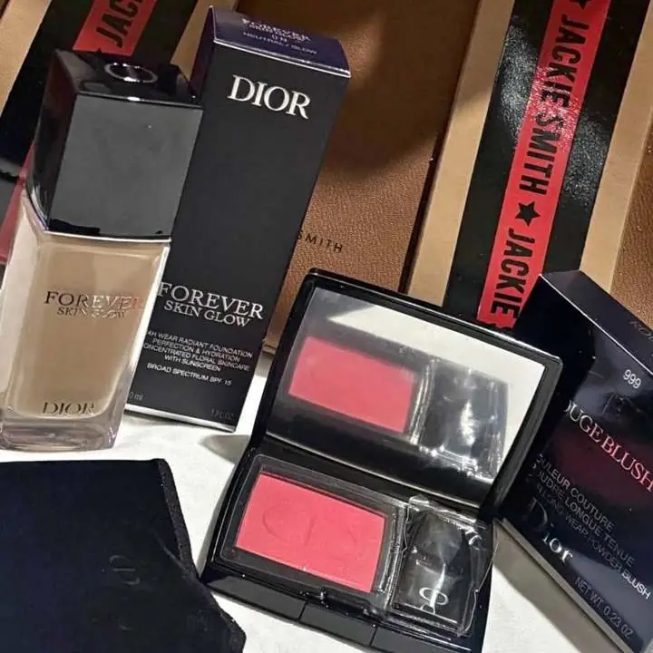 Base forever glow tono claro o medio + paleta de rubor 999+ paleta de sombra !