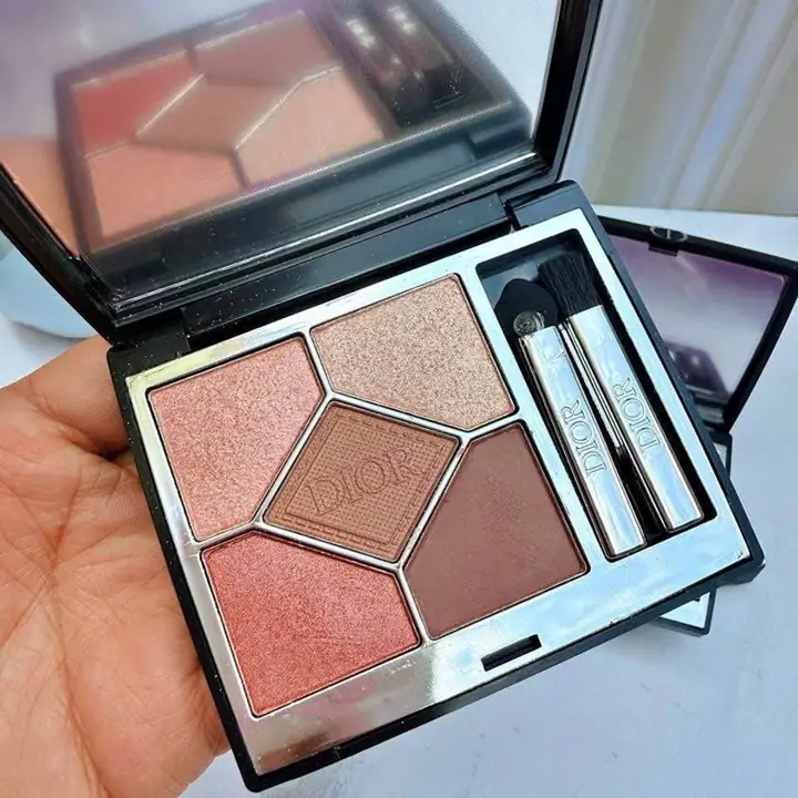 Paleta de sombra Dior + base forever glow tono claro + gloss addict