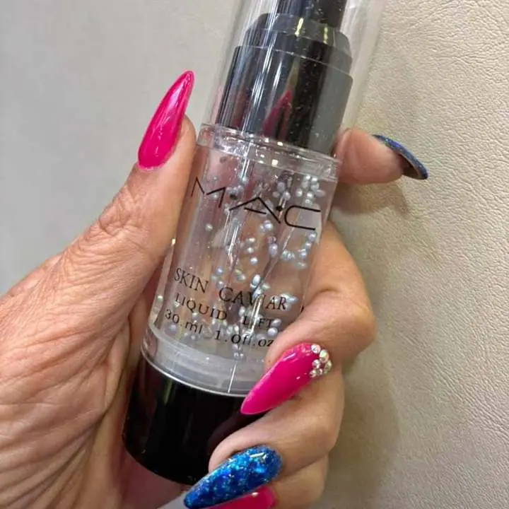 Serum anti age con partículas recupera las células muertas del cutis cierra los poros hidrata