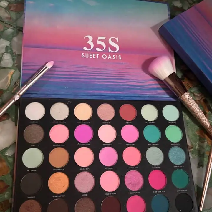 Paleta profesional de Morphe + brochas profesional + fijador Iconic iluminador de regalo