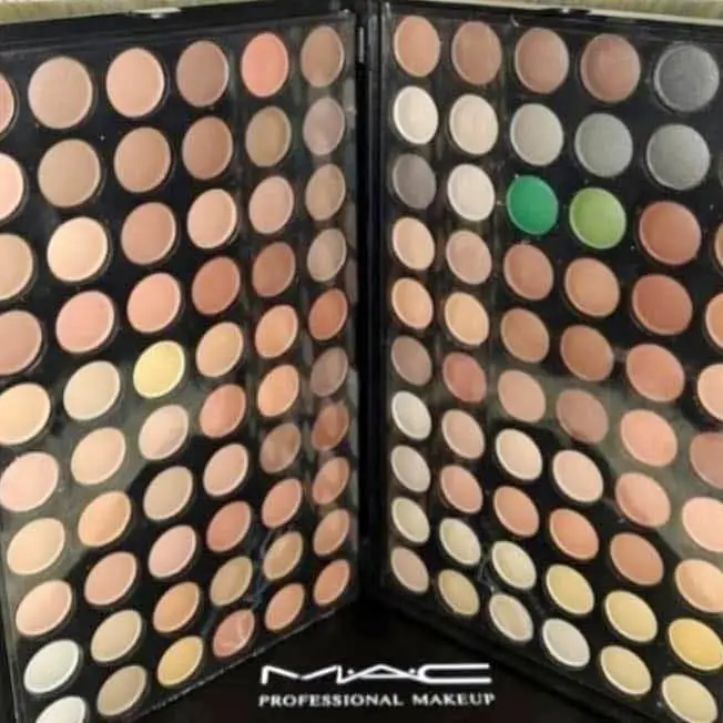 Última pupa de Mac 120 tonos de sombras !