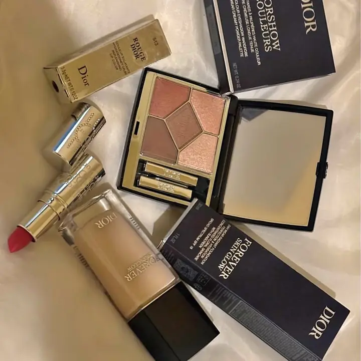 Paleta de sombras+ base forever glow tono claro o medio +labial mate barra!