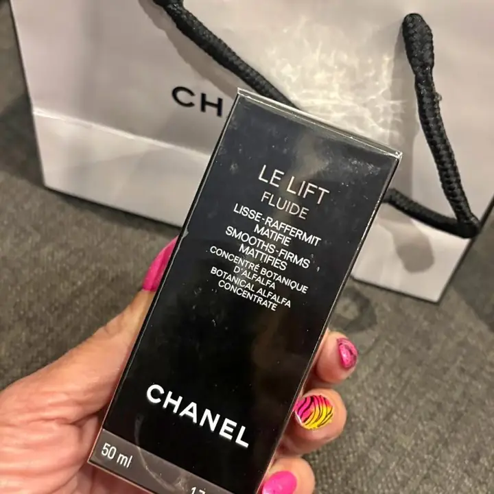 Serun de 50 mL fluide Le Lift. Lifting afirma y estira la piel!