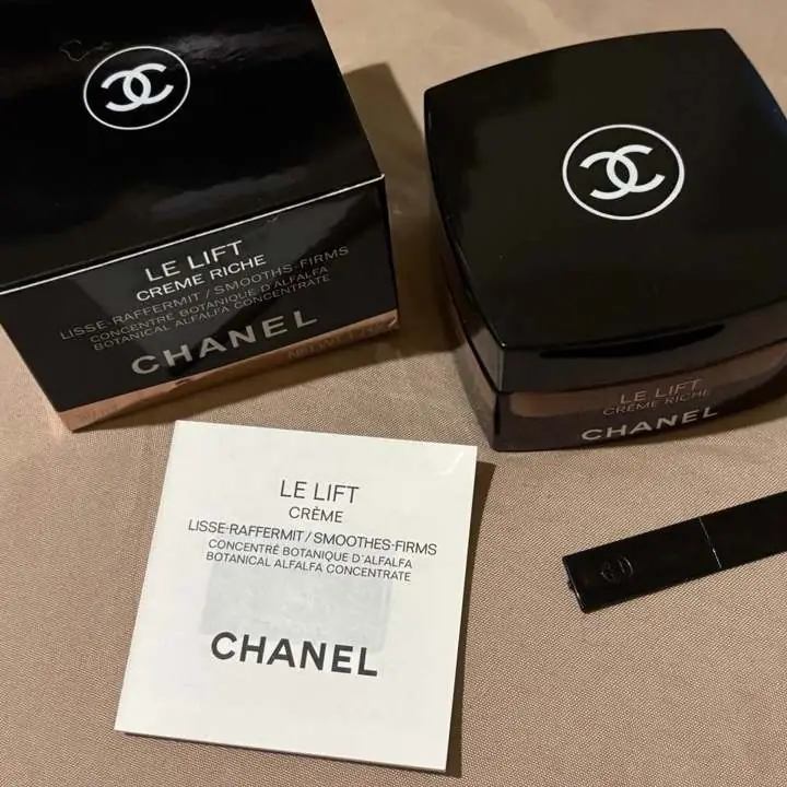 Crema alisadora Le Lift Chanel elimina las arrugas alisa y hidrata la piel Lifting