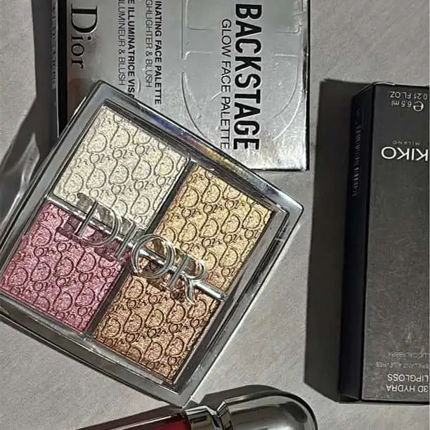 Paleta de iluminador 001 + gloss de kiko color a elección del cliente