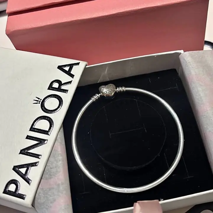 Pulsera rígida corazón moment talle 18 !