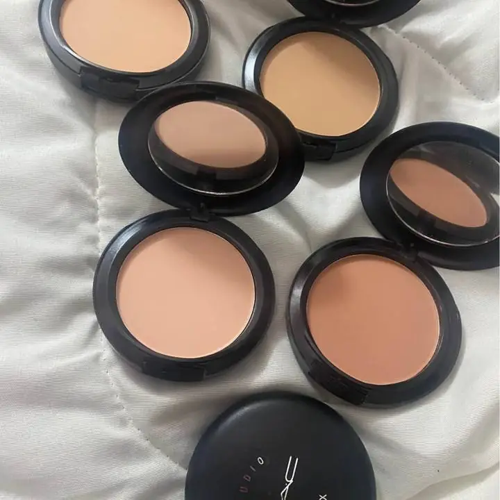 Base compacta fix foundation ! Varios tonos claro medio y oscuro