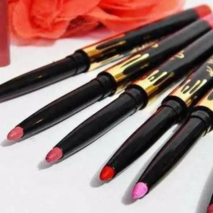 Delineador retráctil Kylie labios waterproof uno 19999$ o dos por 32999$