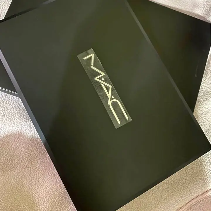 Paleta profesional 60 tonos + set de brocha de regalo ! Envíos o entregas personales