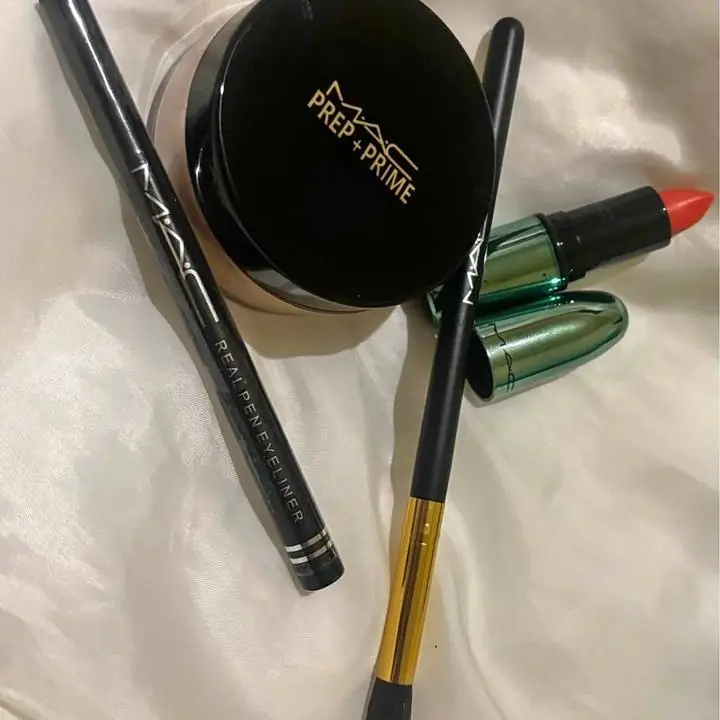 Polvo volátil sellador con primer y Pre base + labial mate barra + delineador fibra indeleble + broc