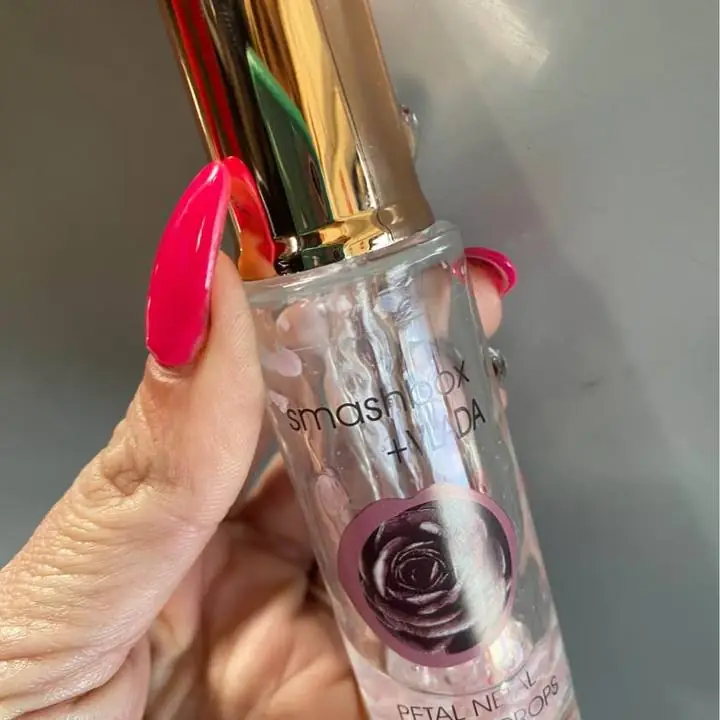 Serum de pétalos anti age elimina impurezas repara la pie e hidrata