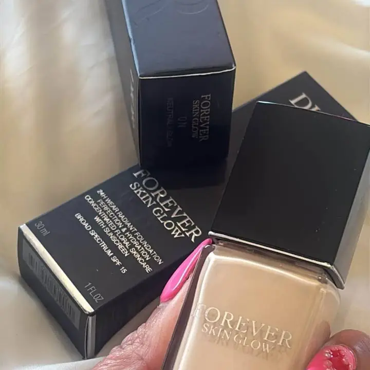 Base Forever glow tono n0 + gloss kiko + rubor Dior 999 ! Envíos o entregas personales