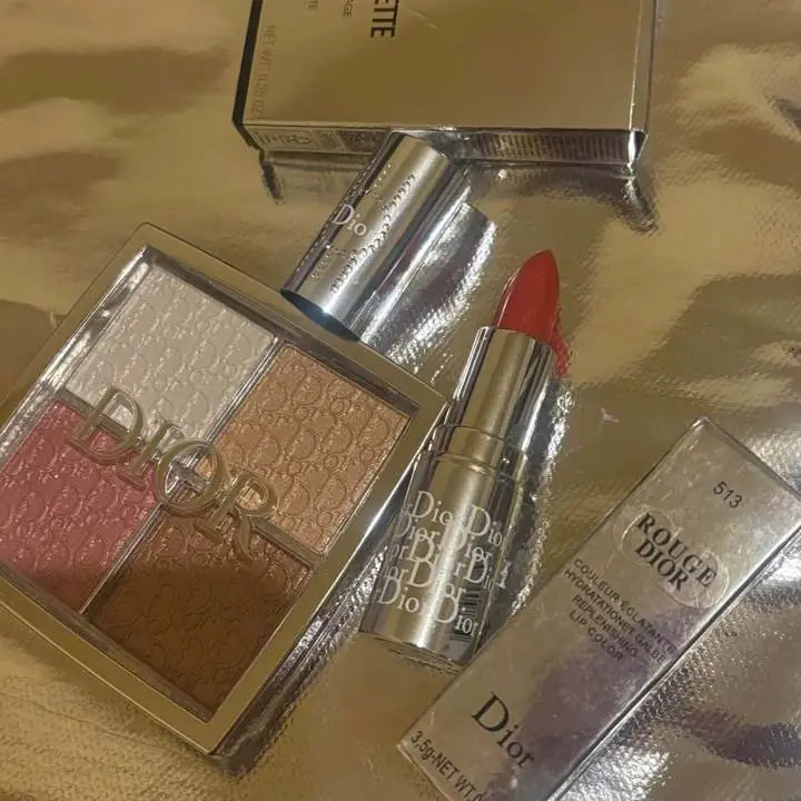 Paleta de iluminador y rubor Dior + labial mate de regalo Dior ! Envíos o entregas personales