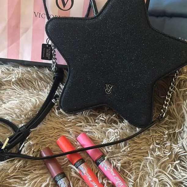 Bandolera de victorias Secret + 3 labial mate indeleble !