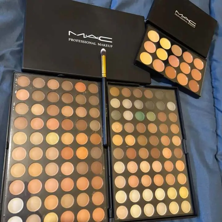 Paleta profesional 120 tonos + paleta de corrector + brocha de regalo !