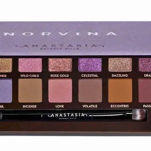 Paleta de Anastacia + caja de gloss de regalo ! Envíos o entregas personales