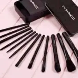 Paleta profesional 120 tonos + lata de brocha de regalo !