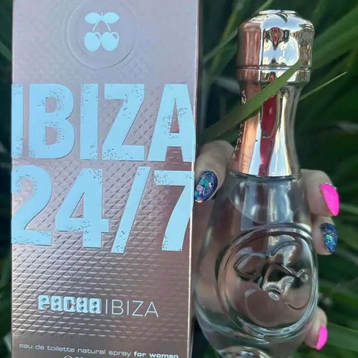 Combo completo ! Paleta de sombra + paleta de iluminador rubor contorno +stracto 80 ml ! Promo